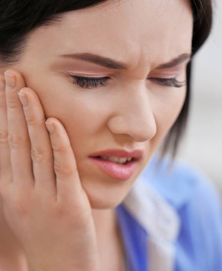 Woman with a toothache in Alexandria